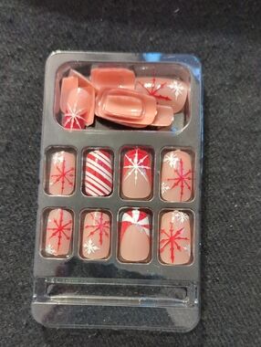 Press On Nails - Peach With Red And White Holiday Designs